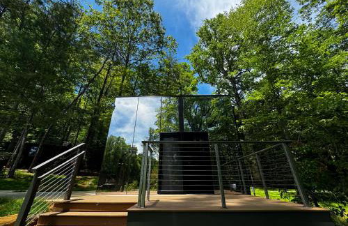 Couples Mirror Cabin- Reflections at Valley Bear Farms Resort - Foto 1