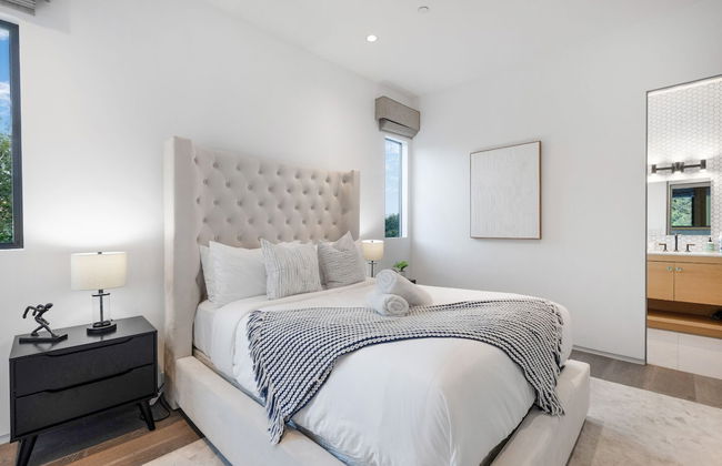 Beverly Glen Hillside Haven - Photo 3