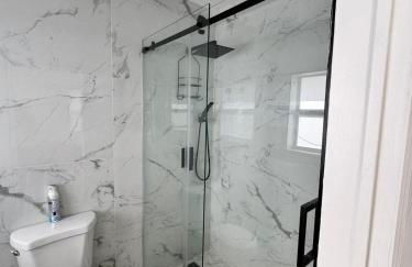 Luxury Pool Retreat Sleep 17 Near Beach - Foto 8