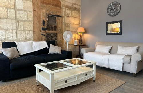 Bel appartement en pierre de 100 m2 avec cour. - Foto 2