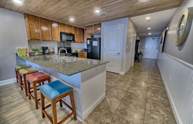 Sterling Breeze - Luxury Beach Front Condo - Photo 35