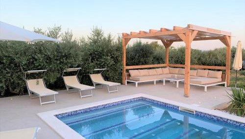 Holiday house Trogir NATURA with swimming pool - Foto 2, sunbed