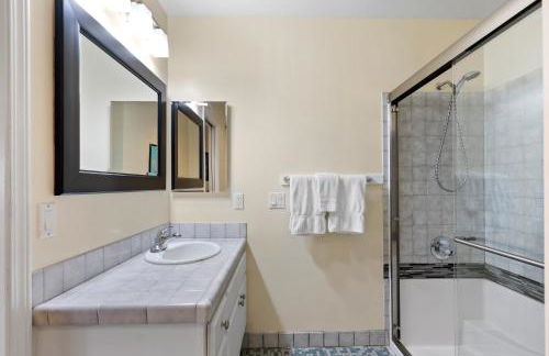 Pacific Paradise - Large Patio, Hot Tub, Short Walk to Beach, & Parking - Photo 17