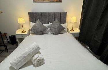 CityBuzz 4 Bedroom House in Nottingham Sleep 7 - Foto 5