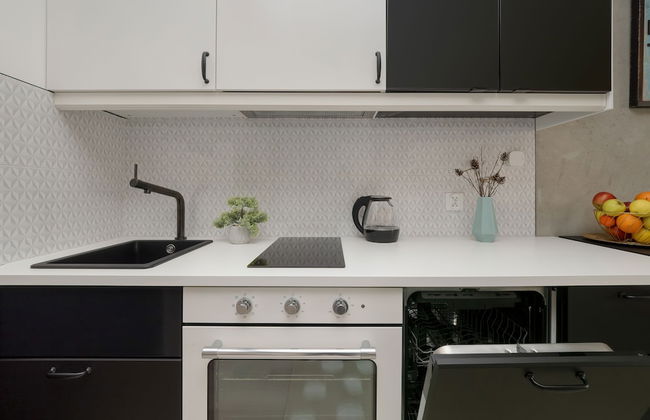 Modern Studio With Balcony by Renters - Photo 11