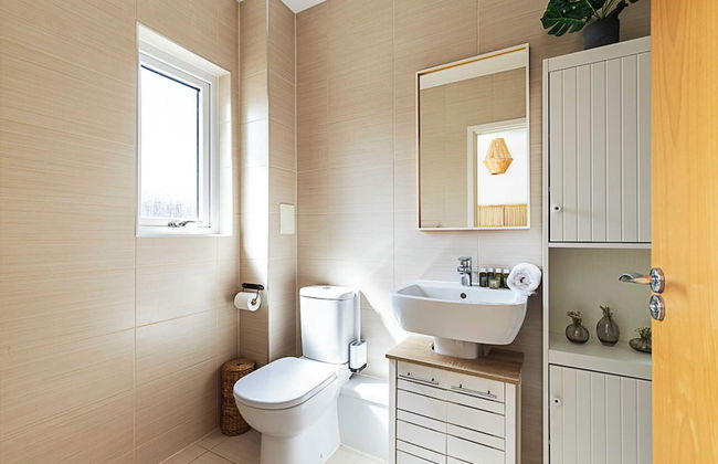 Semi-detached House With Modern Bespoke Interior - Foto 16