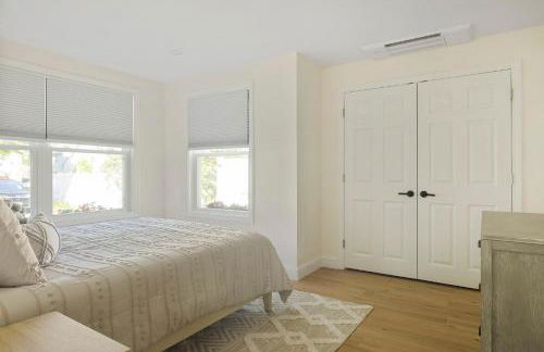 Spacious 4BR Beach Retreat, Steps to Pine Point - Foto 29