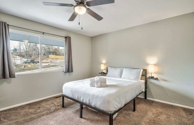 2brclose To Hiking & Garden of Godsbose Surround Sound Pet-friendly - Photo 3