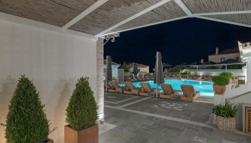 Zoe's Club - Photo 5