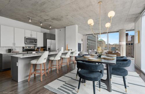 Linea Luxury Living with Indoor Pool and Rooftop Views in The Loop - Photo 9