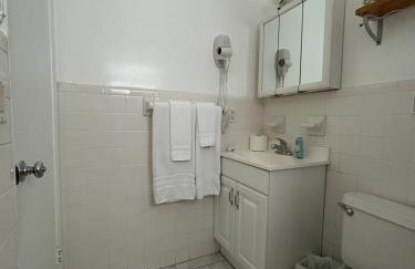 Bahama Beach Club Pompano - Fort Lauderdale - Charming and Cozy Studios & Apartments close to Beach with heated Pool - Photo 69