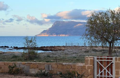 Seafront villa with panoramic view - Foto 1