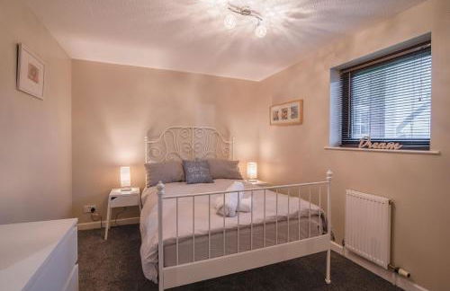 ArcView - SEC Hydro Two Bed Flat With Free parking and Great View - Foto 9