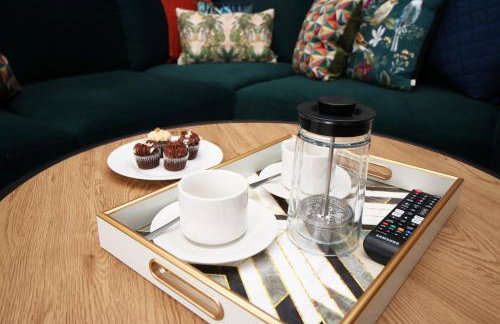 Elegant 2BR w/ Pool Table in Prime Location - Foto 9