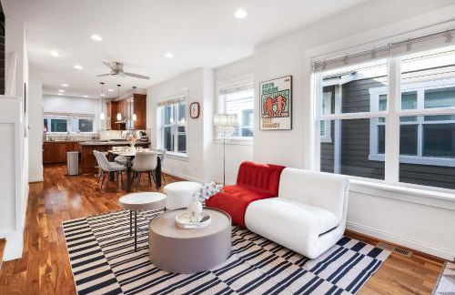 Rare 3BR Modern Urban Escape Private Garage - Foto 12