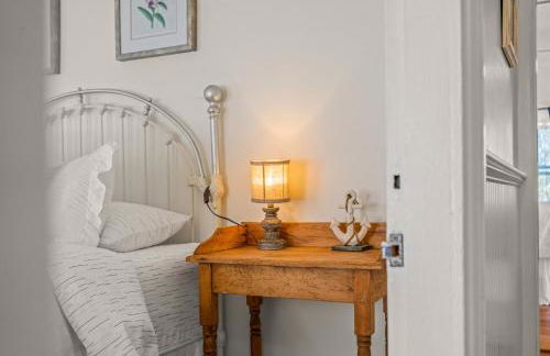 Coastal Victorian Home Walk to Downtown - Foto 15