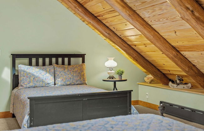 The Bigwood Cabin by Avantstay Hot Tub, Firepit, Pool Table, Private Yard - Photo 50