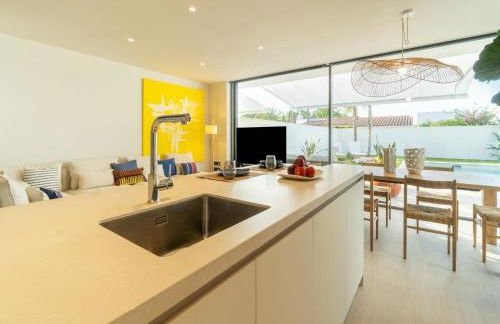 Sunny Villa by Platja Ardiaca - Photo 12