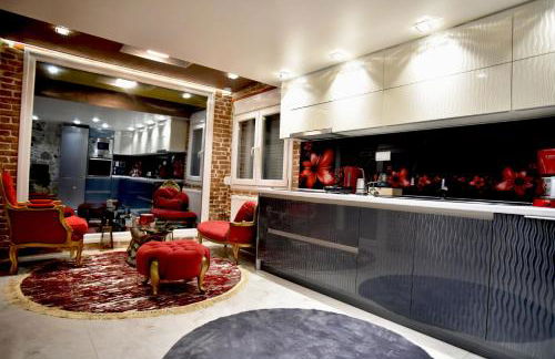 Eleni De Lux - Photo 45