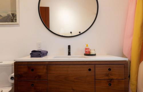 Modern indoor-outdoor living wHot Tub Walk to Beaches & Mountain Trails - Foto 39