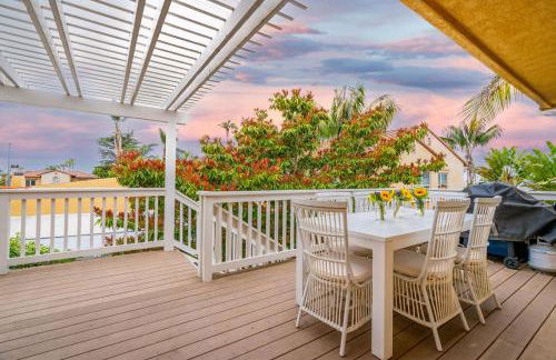 Sunlit La Jolla Village Gem with Peak Ocean Views - Photo 2