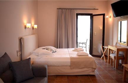 Trizonia Bay Hotel - Photo 58