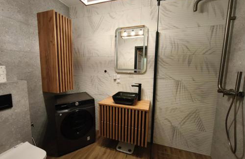 W Centrum Luksusowy Apartament, Duży Parking, Zameldowanie 24h, FV, Ekspres, XBOX, Klimatyzacja, Dwie Sypialnie, Kuchnia i Salon, Samo centrum miasta, - Foto 9