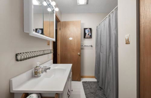 Loft Wood Stove Fire Pit Grill & Deck on Creek - Foto 22