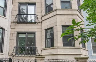 Luxurious Gold Coast 4BR 4-Story Villa with Parking Sleeps 12 Guests - Photo 8