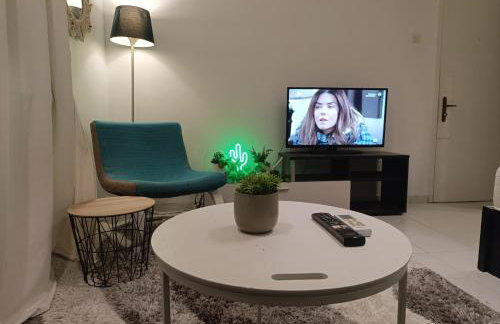 Isalos Urban Oasis Thessaloniki - Tranquil Garden Retreat - Walk to City Center - Free Easy Parking - Near Helexpo & University - Foto 10