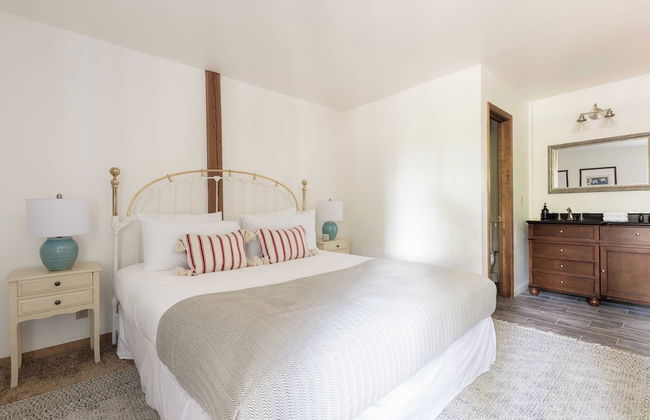 Wolfe by Avantstay 5mins Northstar! w/ Hot Tub, Fireplace, 2 Private Decks! - Foto 18