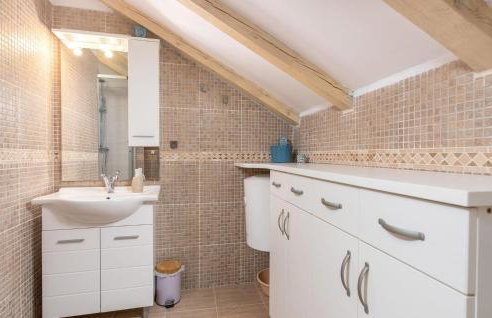 Amazing Home In Najevi With Wifi - Photo 38