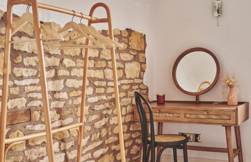 Squirrel Barn - Couples Cotswold Retreat - Photo 26