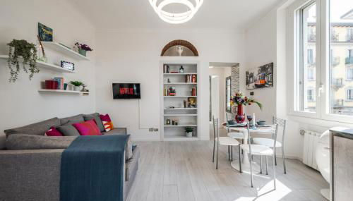 tHE Milanese Glow - Bocconi Prada IEO Area - Foto 2