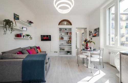 tHE Milanese Glow - Bocconi Prada IEO Area - Foto 2