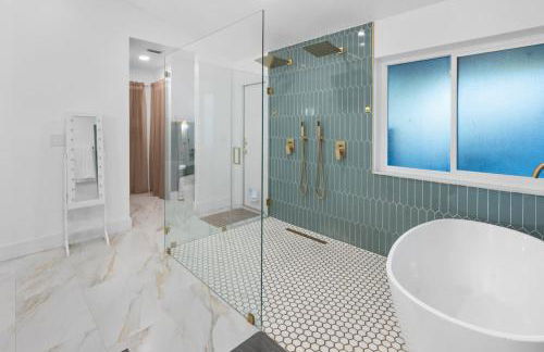 Plantation Pool Home with Hot Tub Sleeps 10 - Foto 30