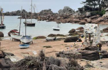 Les gîtes colorés de la Côte de Granite Rose - Photo 6