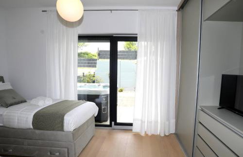 New luxury air-conditioned apartment, with jacuzzi, free parking and gardens - Foto 18