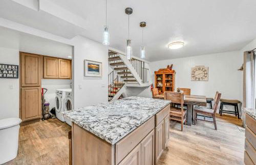 Modern 3BD -Walk to Lake & Beach - Foto 16