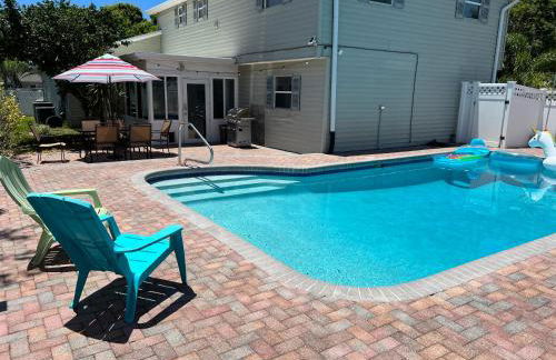 Poolside Paradise & Beach Bound - Foto 1