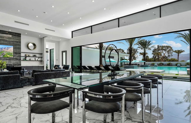 Sleeps 26 Pool, Hot Tub, Pickleball & Putting Green Bravo Villa #12 by Avantstay - Foto 9