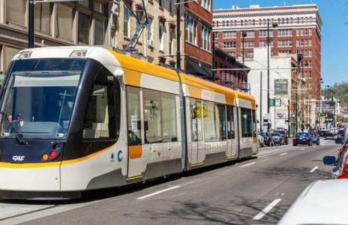 Stylish Flat in Walkable Downtown w Parking - Foto 29