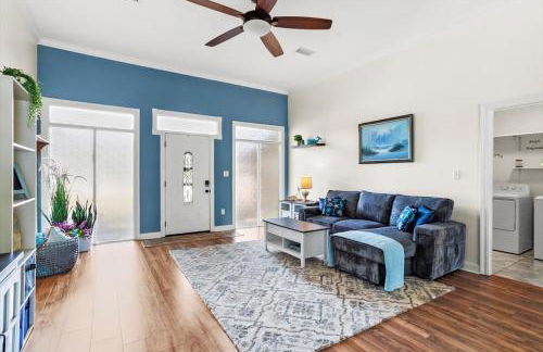 Endless Summer Retreat with Private Pool near Beach - Foto 14