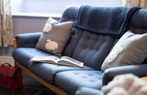 New 2 Bedroom Home at Waterhead Range by LetMeStay - Foto 12