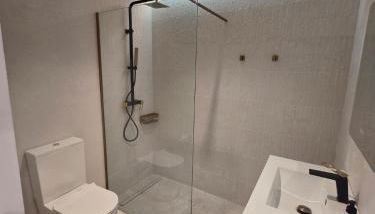The White House - Foto 2, Shower