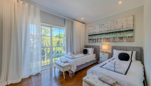 5 star Luxury Palmview apartment with large terrace and communal pool - Foto 4, towels