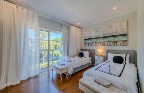 5 star Luxury Palmview apartment with large terrace and communal pool - Foto 4