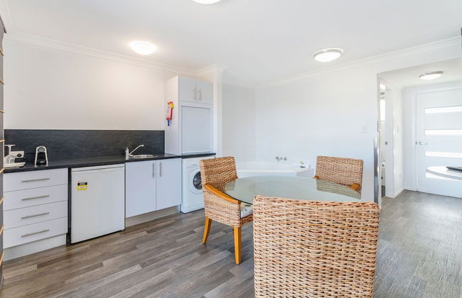 Adrift Apartments - Photo 16