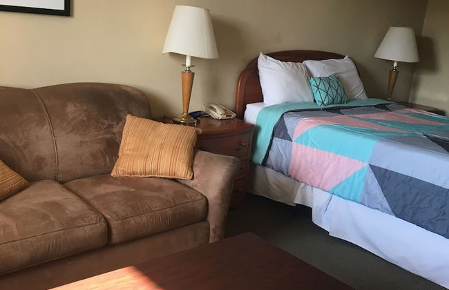 Ambassador Inn And Suites - Photo 15