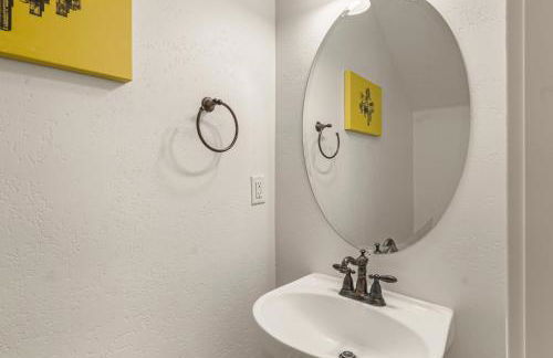 Ponderosa Escape Stunning Location Incredible Game Room Urban Trail System AC EV-charger - Photo 18